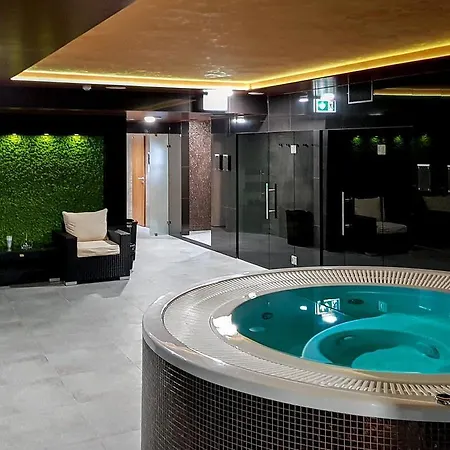 Liana Hrebienok C107 *