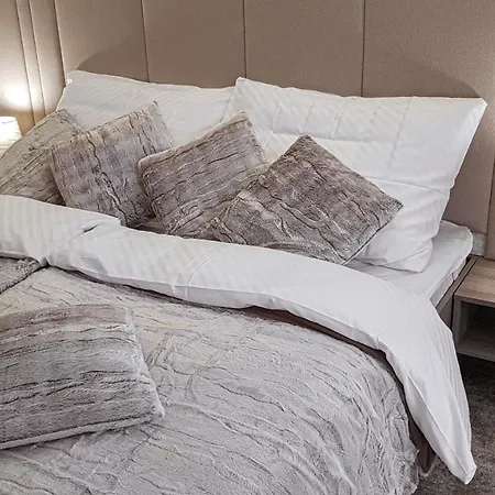 Liana Hrebienok C107 *